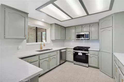 Kitchen - 10055 Baker Rd, Lucerne Valley, CA 92356 photo 1 of 4