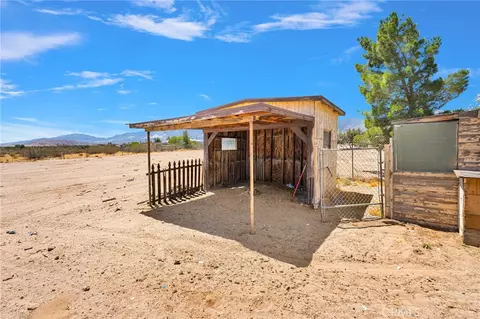 Exterior - 10055 Baker Rd, Lucerne Valley, CA 92356 photo 7 of 10