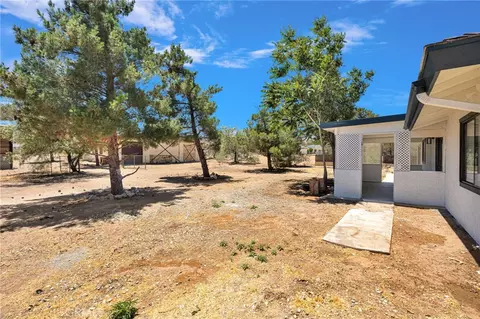 Exterior - 10055 Baker Rd, Lucerne Valley, CA 92356 photo 5 of 10