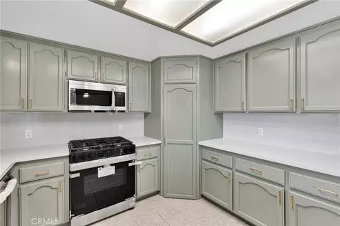 Kitchen - 10055 Baker Rd, Lucerne Valley, CA 92356 photo 2 of 4
