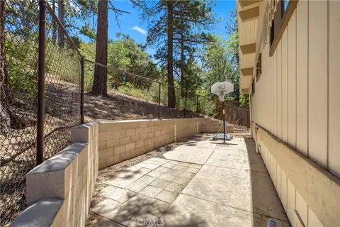 Exterior - 841 Menlo Dr, Big Bear Lake, CA 92315 photo 6 of 7