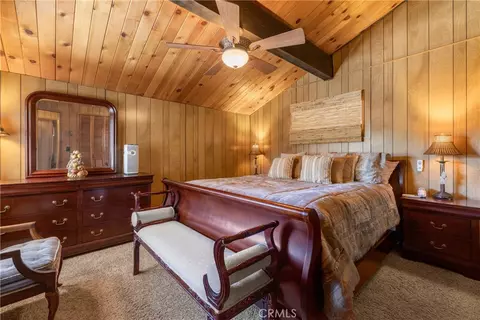 Bedroom - 841 Menlo Dr, Big Bear Lake, CA 92315 photo 2 of 3