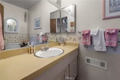 Bath - 841 Menlo Dr, Big Bear Lake, CA 92315 photo 1 of 3