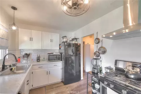 Kitchen - 550 W Laurel, Colton, CA 92324 photo 3 of 4