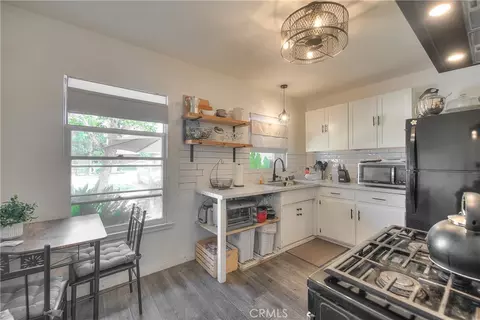 Kitchen - 550 W Laurel, Colton, CA 92324 photo 1 of 4