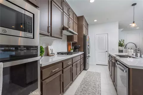 Kitchen - 32725 Tannat, Temecula, CA 92591 photo 2 of 2