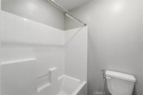 Bath - 25377 Temescal Valley Ln, Corona, CA 92883 photo 2 of 2