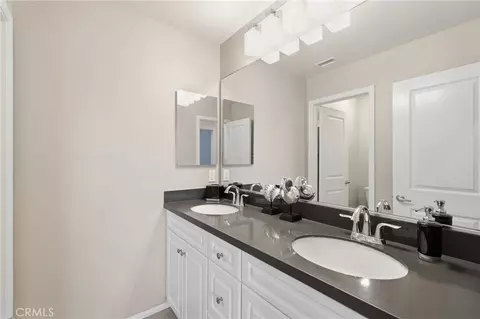 Bath - 25377 Temescal Valley Ln, Corona, CA 92883 photo 1 of 2
