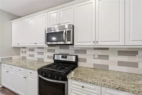 Kitchen - 25377 Temescal Valley Ln, Corona, CA 92883 photo 4 of 4