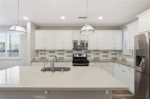 Kitchen - 25377 Temescal Valley Ln, Corona, CA 92883 photo 2 of 4