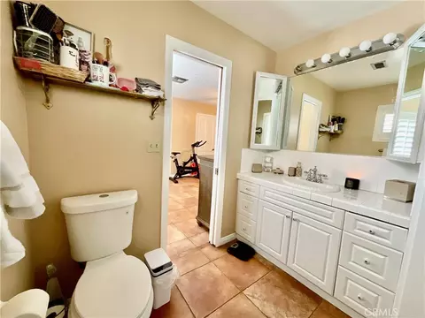 Bath - 14913 Blue Grass, Helendale, CA 92342 photo 3 of 12