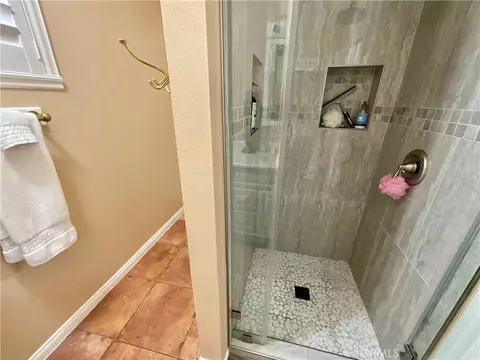 Bath - 14913 Blue Grass, Helendale, CA 92342 photo 11 of 12