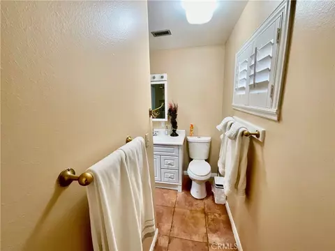 Bath - 14913 Blue Grass, Helendale, CA 92342 photo 7 of 12