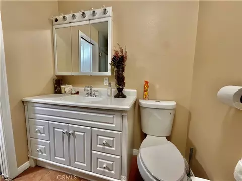 Bath - 14913 Blue Grass, Helendale, CA 92342 photo 8 of 12