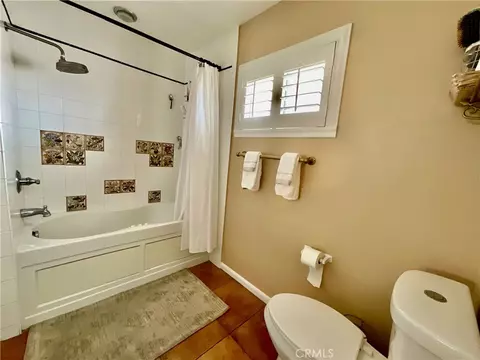 Bath - 14913 Blue Grass, Helendale, CA 92342 photo 2 of 12
