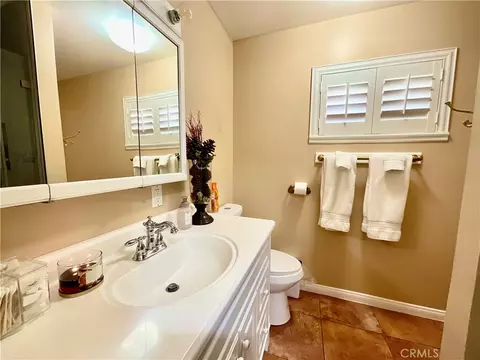 Bath - 14913 Blue Grass, Helendale, CA 92342 photo 10 of 12