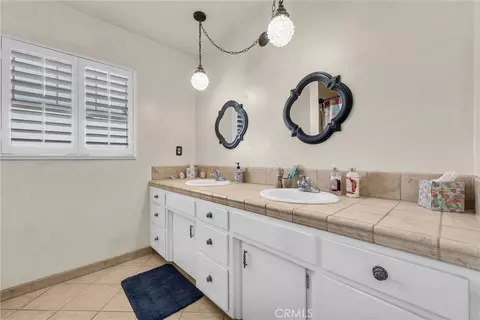 Bath - 1281 Clinton Ct, Upland, CA 91786 photo 1 of 2