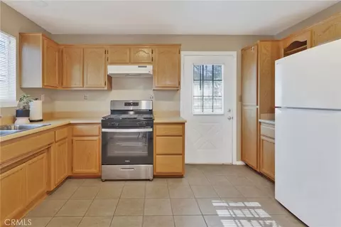 Kitchen - 11470 Hawthorne, Hesperia, CA 92345 photo 4 of 4