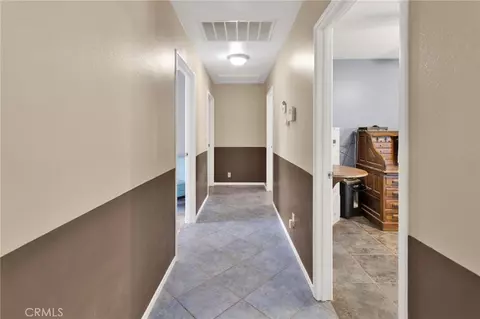 Entry Way - 11470 Hawthorne, Hesperia, CA 92345 photo 3 of 6