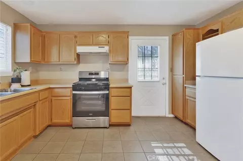 Kitchen - 11470 Hawthorne, Hesperia, CA 92345 photo 1 of 2