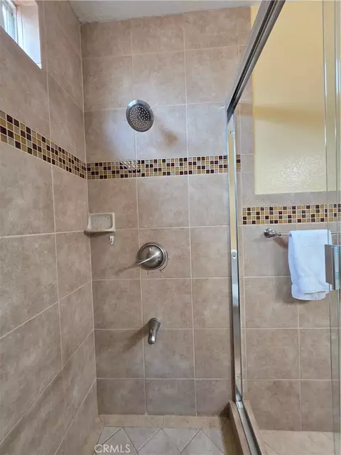 Bath - 321 Johnston St, Colton, CA 92324 photo 4 of 6