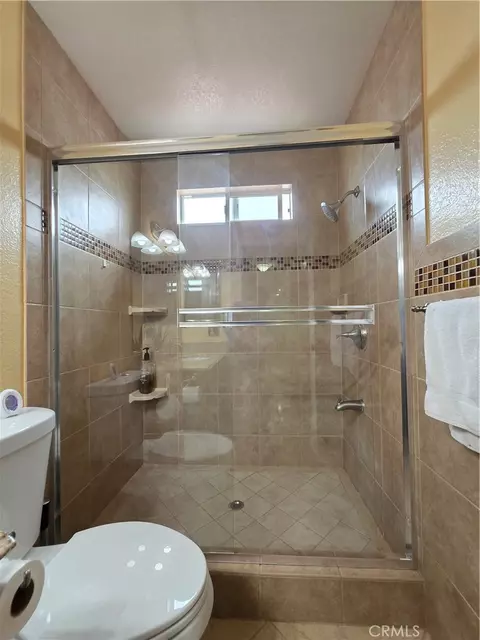 Bath - 321 Johnston St, Colton, CA 92324 photo 3 of 6