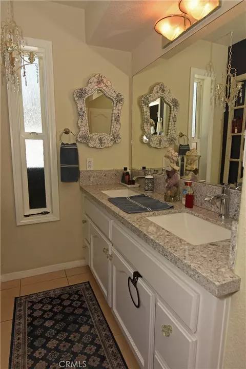 Bath - 11620 Ridgemark Rd, Apple Valley, CA 92308 photo 1 of 1