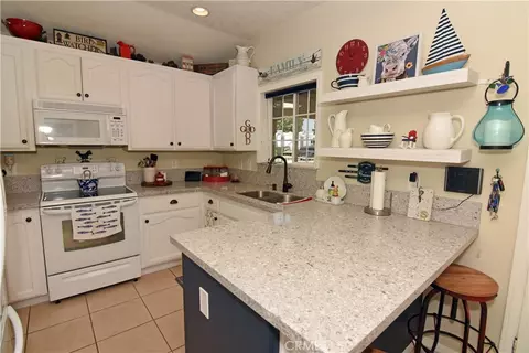 Kitchen - 11620 Ridgemark Rd, Apple Valley, CA 92308 photo 1 of 5