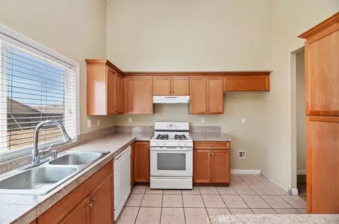 Kitchen - 14336 Caroline, Adelanto, CA 92301 photo 2 of 2