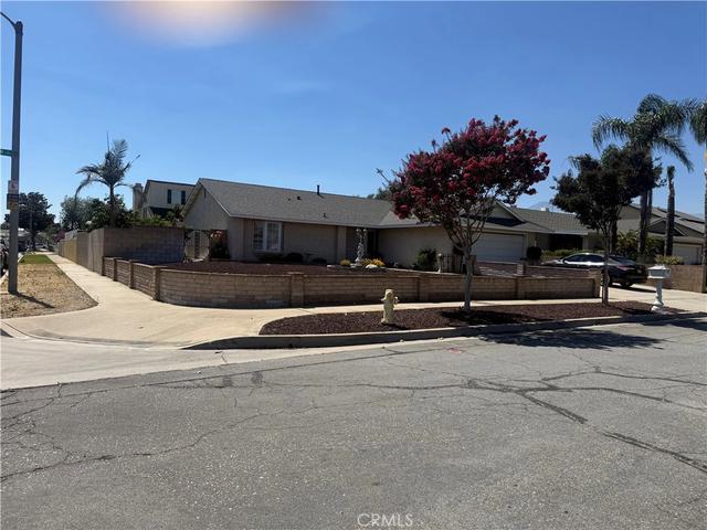 9974 Pinyon Ct, Fontana, CA 92335