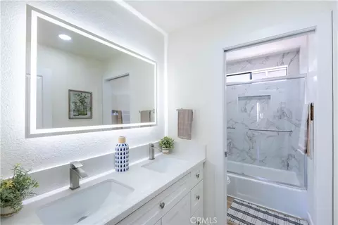 Bath - 12938 Lupine Ct, Yucaipa, CA 92399 photo 3 of 3