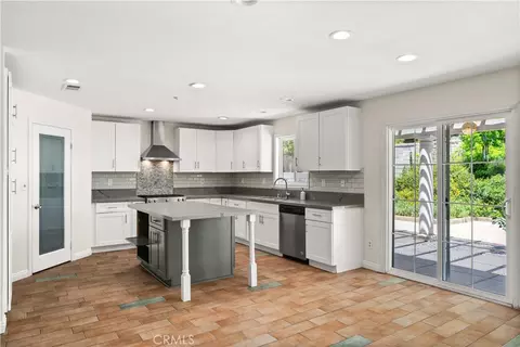 Kitchen - 15556 Skylark, Fontana, CA 92336 photo 2 of 4