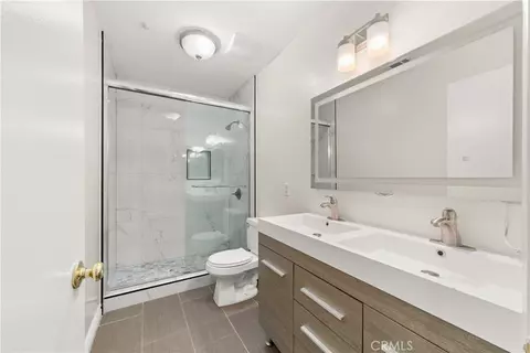 Bath - 15556 Skylark, Fontana, CA 92336 photo 3 of 4