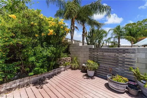 Exterior - 15556 Skylark, Fontana, CA 92336 photo 7 of 10