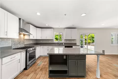 Kitchen - 15556 Skylark, Fontana, CA 92336 photo 4 of 4