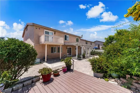 Exterior - 15556 Skylark, Fontana, CA 92336 photo 8 of 10