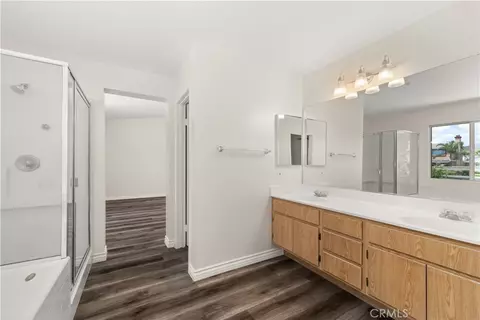 Bath - 15556 Skylark, Fontana, CA 92336 photo 4 of 4