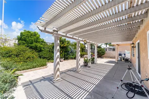 Exterior - 15556 Skylark, Fontana, CA 92336 photo 6 of 10