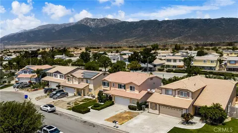 View/Area - 15556 Skylark, Fontana, CA 92336 photo 2 of 4