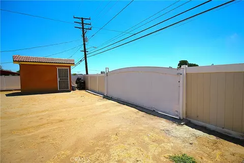 Exterior - 339 7th St, Perris, CA 92571 photo 5 of 8