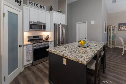 Kitchen - 13190 Mugu Ct, Apple Valley, CA 92308 photo 3 of 4
