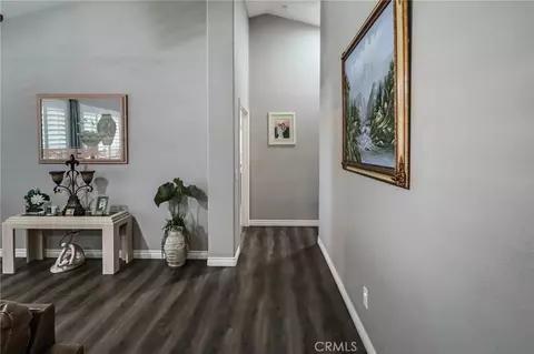 Entry Way - 13190 Mugu Ct, Apple Valley, CA 92308 photo 4 of 6