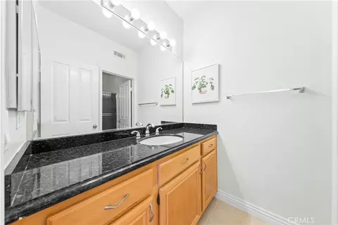 Bath - 11134 Traditions Ct, Riverside, CA 92503 photo 3 of 6
