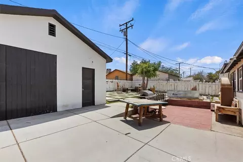 Exterior - 112 W Grandview Dr, Barstow, CA 92311 photo 3 of 6