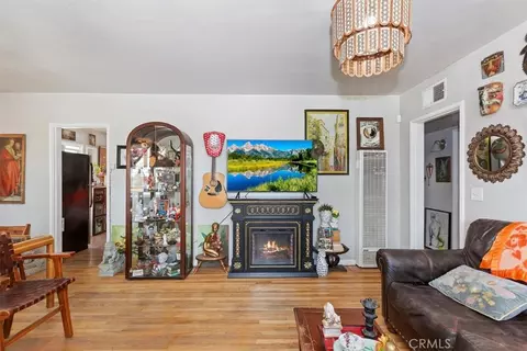 Living - 112 W Grandview Dr, Barstow, CA 92311 photo 3 of 4