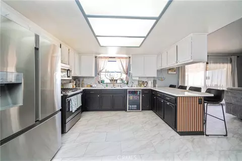 Kitchen - 16634 Lemon, Hesperia, CA 92345 photo 2 of 3