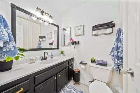 Bath - 16634 Lemon, Hesperia, CA 92345 photo 3 of 3