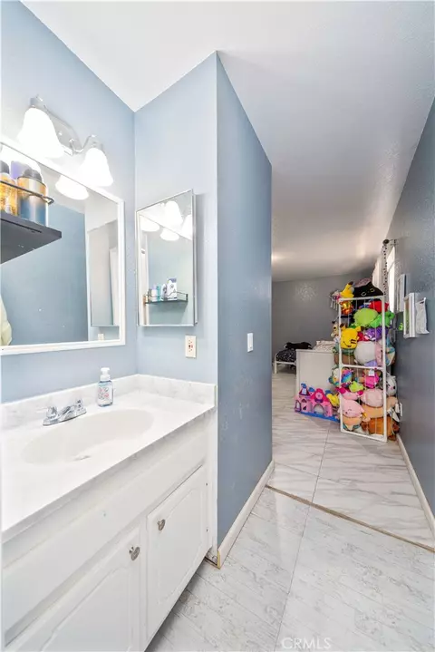 Bath - 16634 Lemon, Hesperia, CA 92345 photo 1 of 3