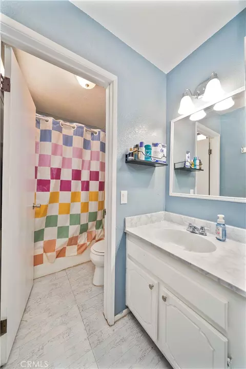 Bath - 16634 Lemon, Hesperia, CA 92345 photo 2 of 3