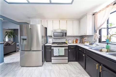 Kitchen - 16634 Lemon, Hesperia, CA 92345 photo 1 of 3